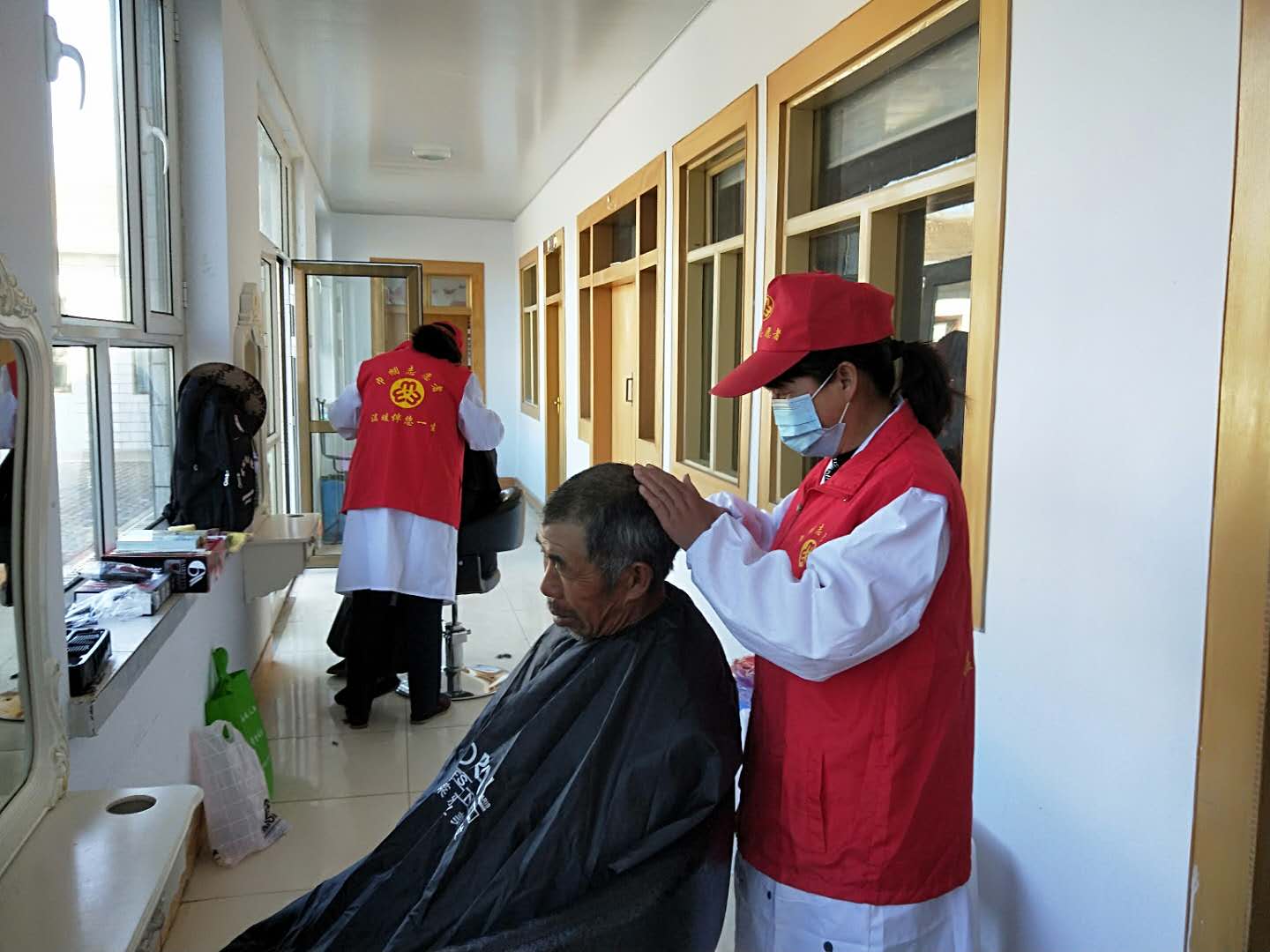 爱心理发员 (1).jpg