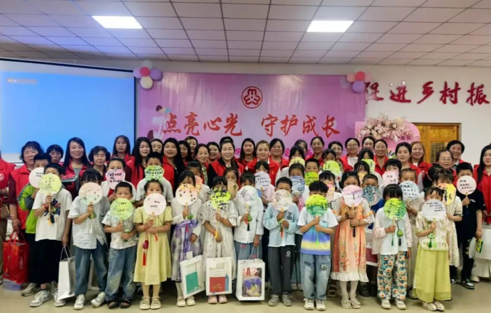 甘肃省妇联“点亮心光·守护成长”爱心妈妈结对关爱赋能活动走进西和