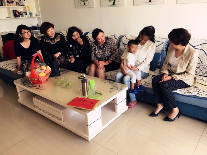 22  嘉峪关市女企业家协会爱心救助患病儿童 (1).jpg