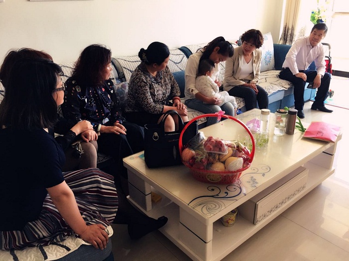 22  嘉峪关市女企业家协会爱心救助患病儿童 (4).jpg