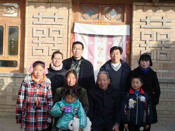 张俊文家庭.jpg 张俊文家庭.jpg