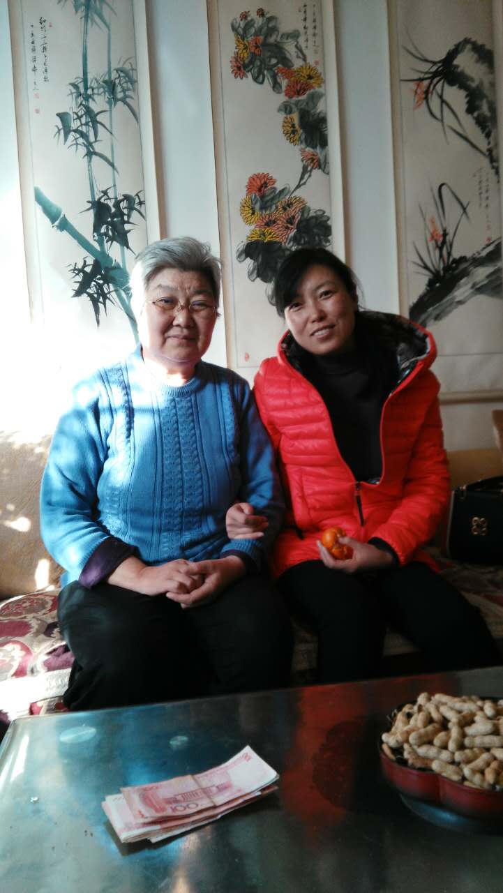 走访退休人员1.jpg