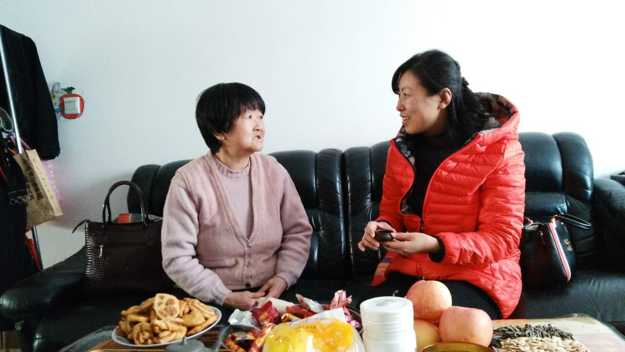 走访退休人员.jpg