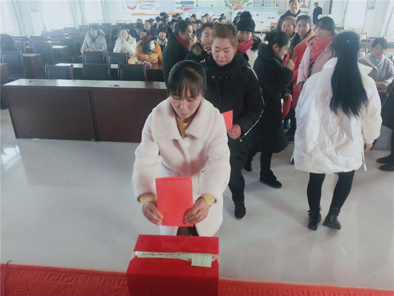 妇女代表投票.jpg