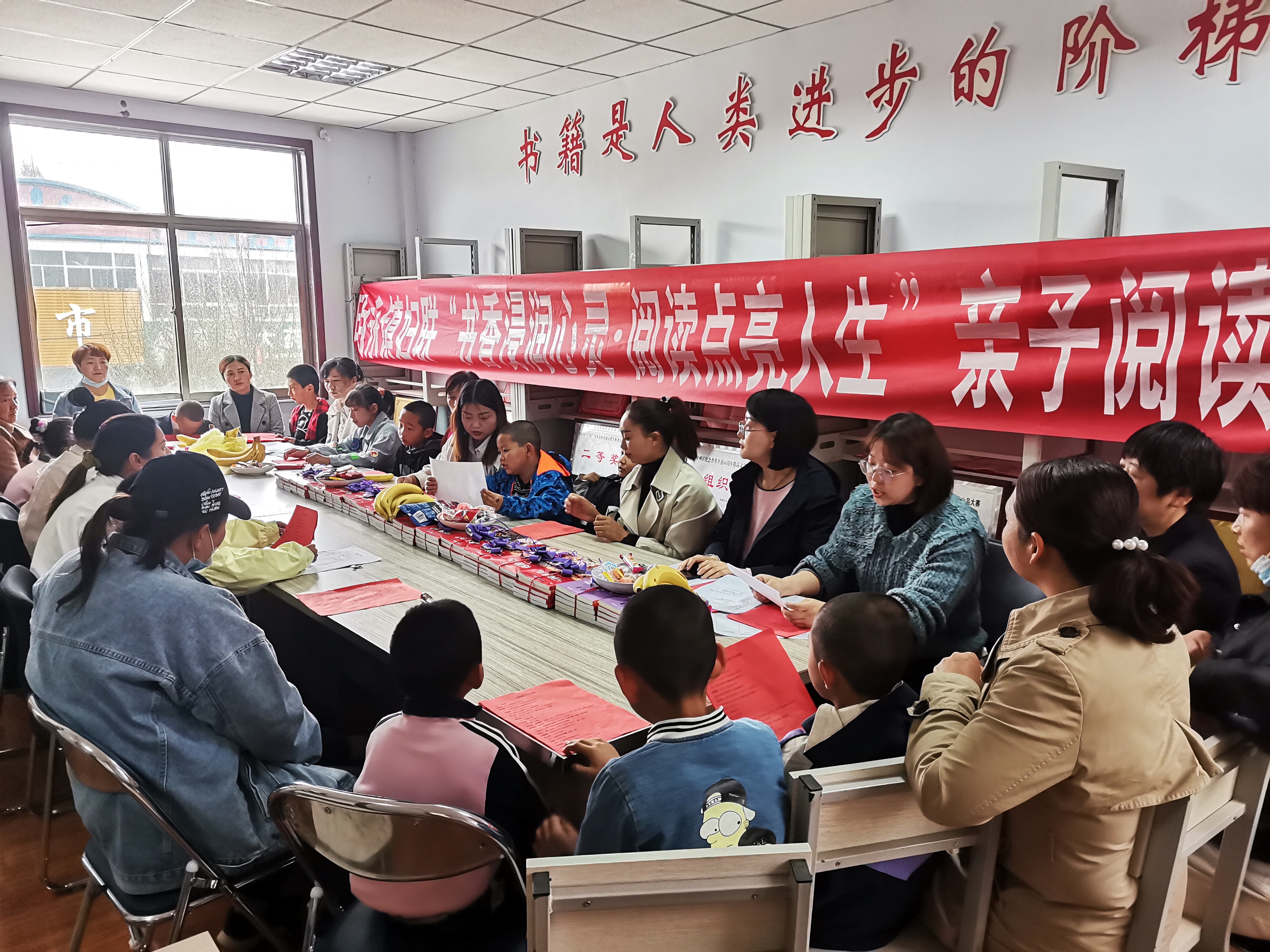 亲子阅读.JPG