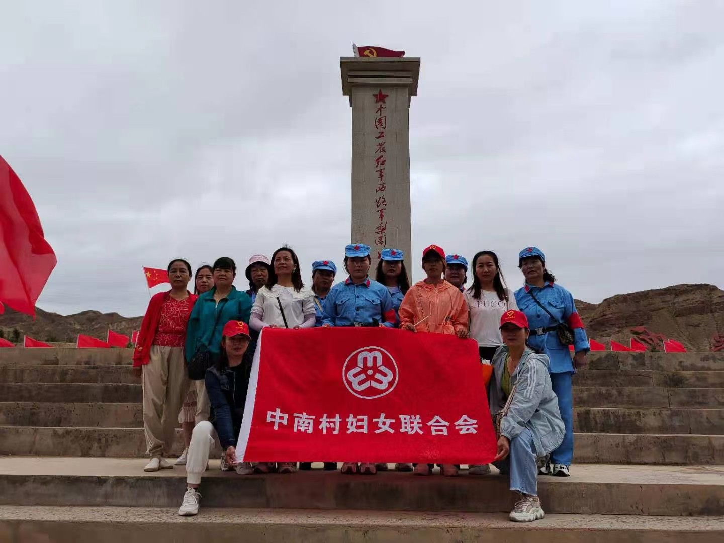 妇联七一党性实践活动.jpg