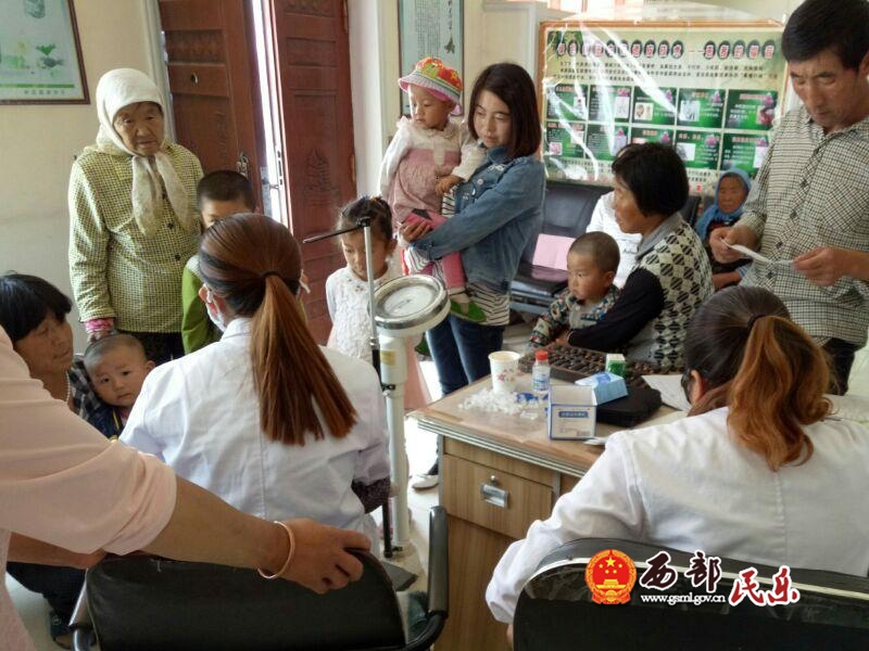 南丰乡留守儿童体检.jpg 南丰乡留守儿童体检.jpg