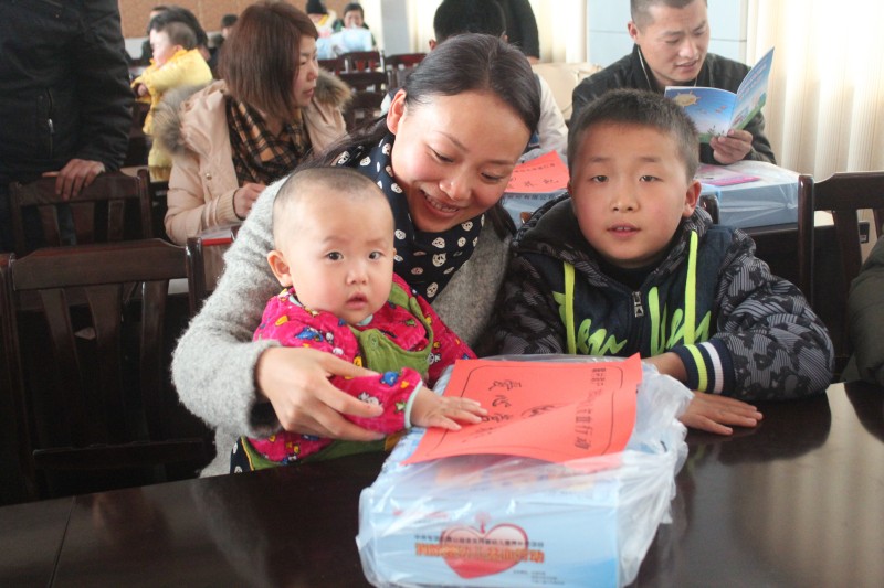 敦煌爱心营养包惠及千名婴幼儿_conew1.jpg