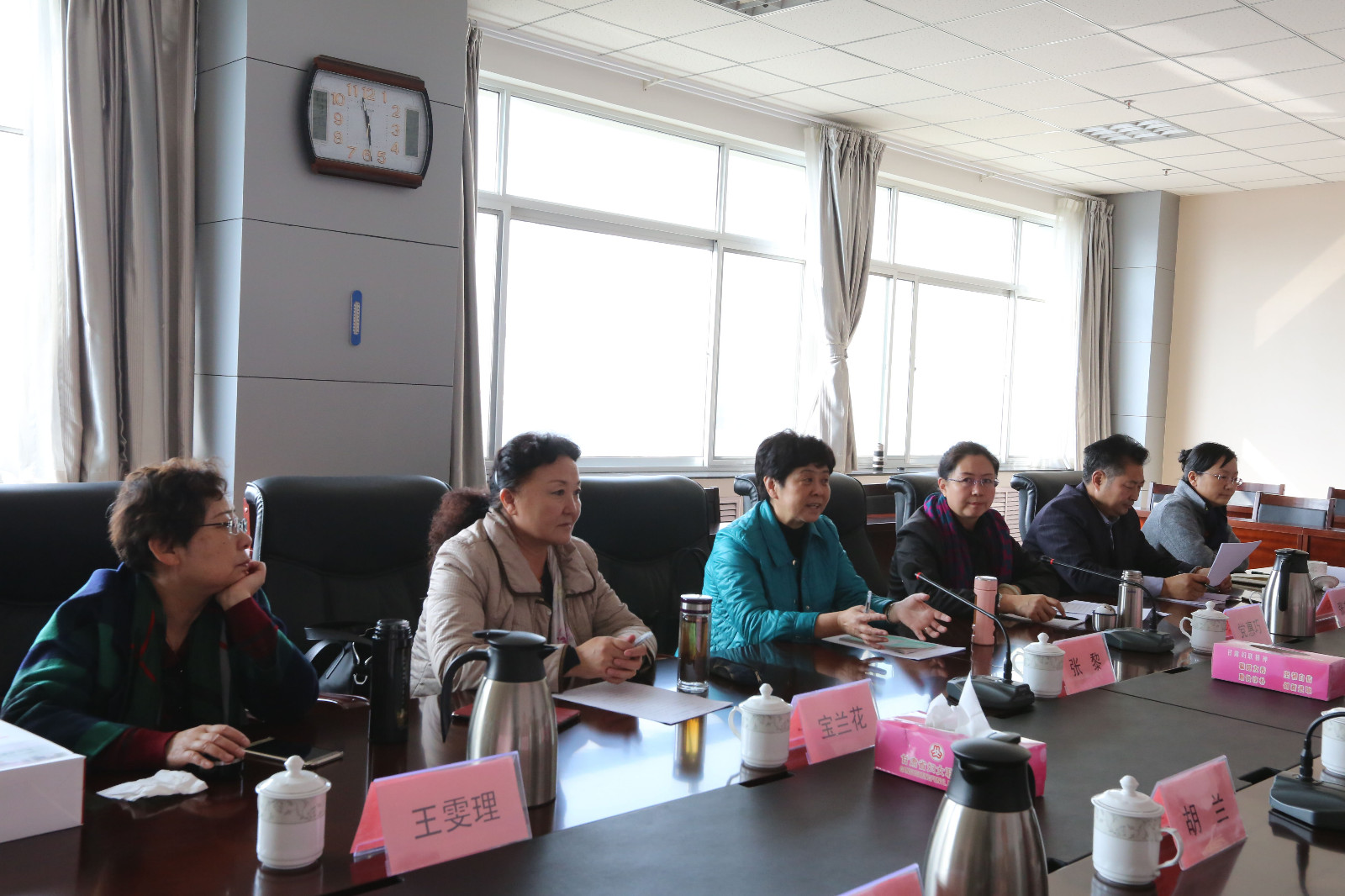 座谈会.jpg