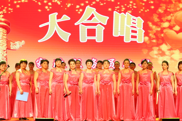 陇原妹表演大合唱《家政服务员之歌》《我的祖国》.JPG