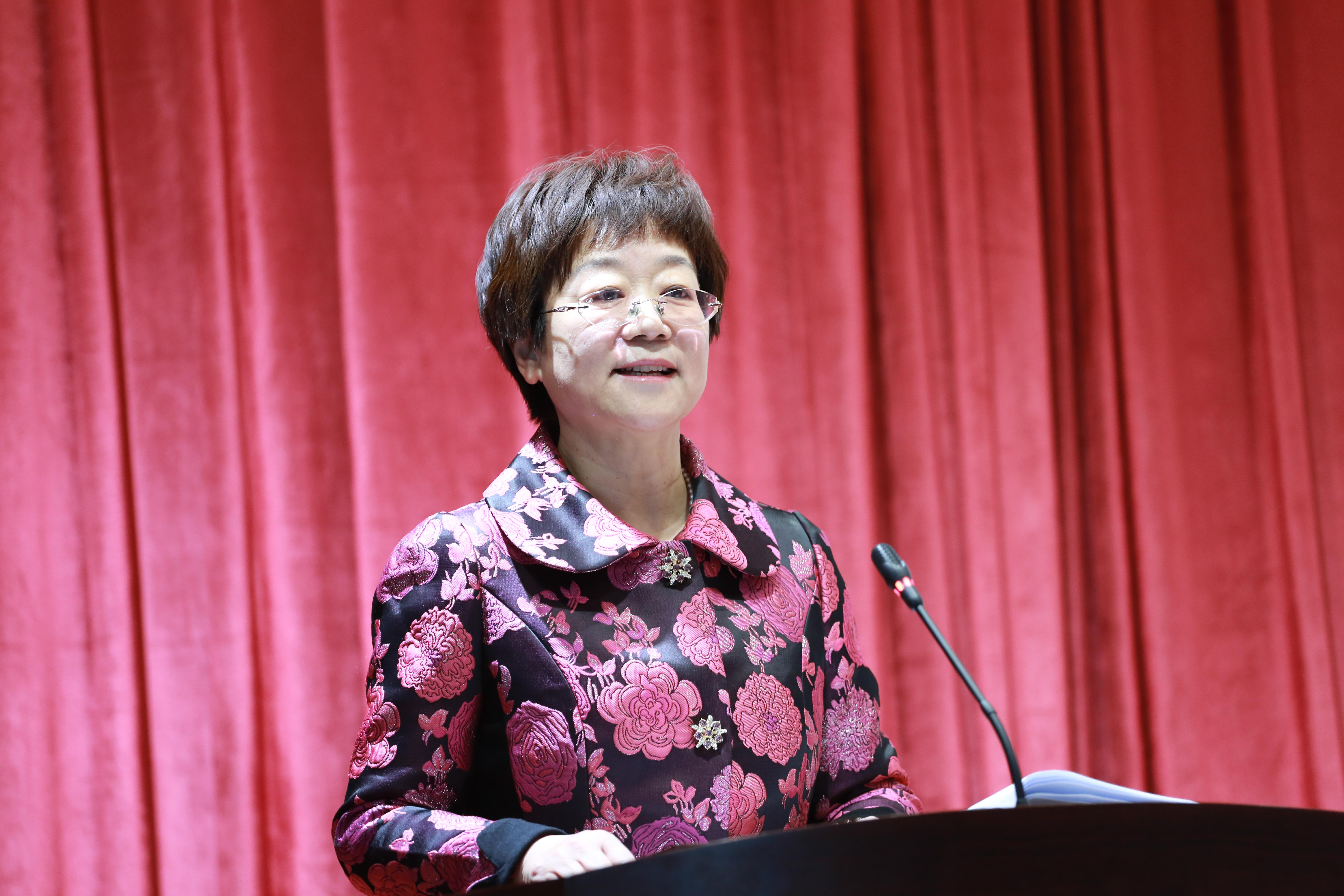 省妇联党组成员、副主席董晓玲总结全省“母亲健康快车”项目实施工作.jpg