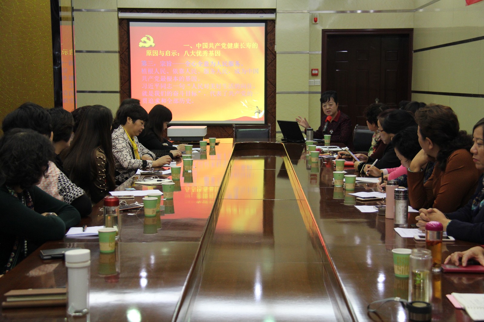 市妇联专题报告会.JPG
