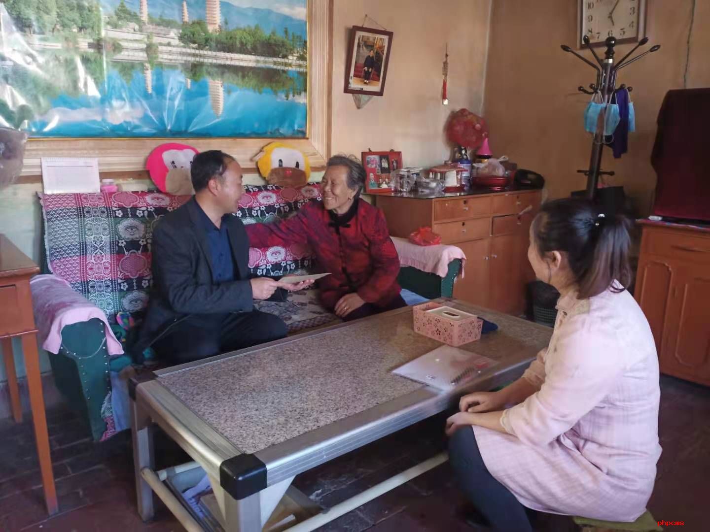 三闸镇慰问.jpg